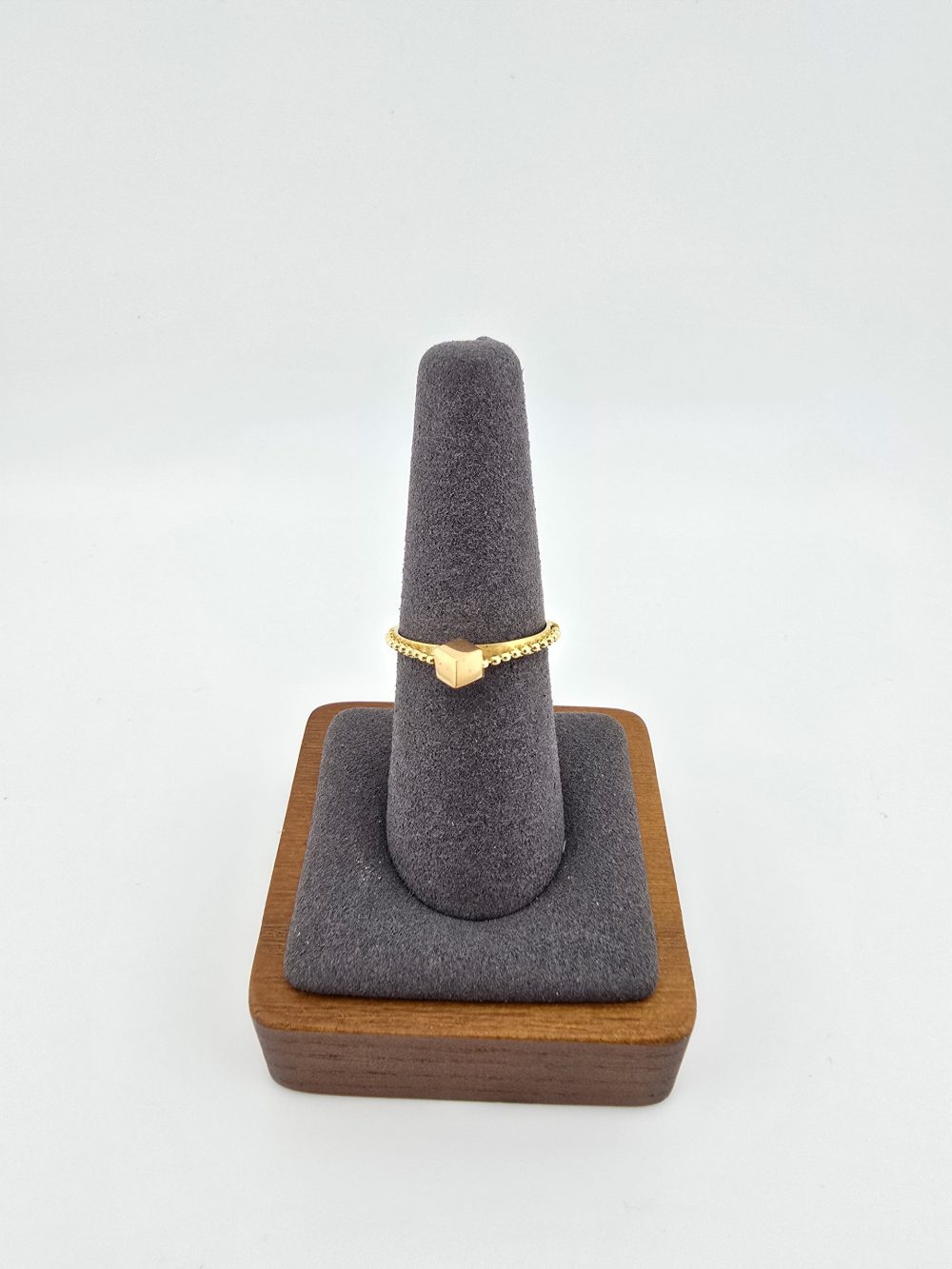 18K cube with chain gold ring
