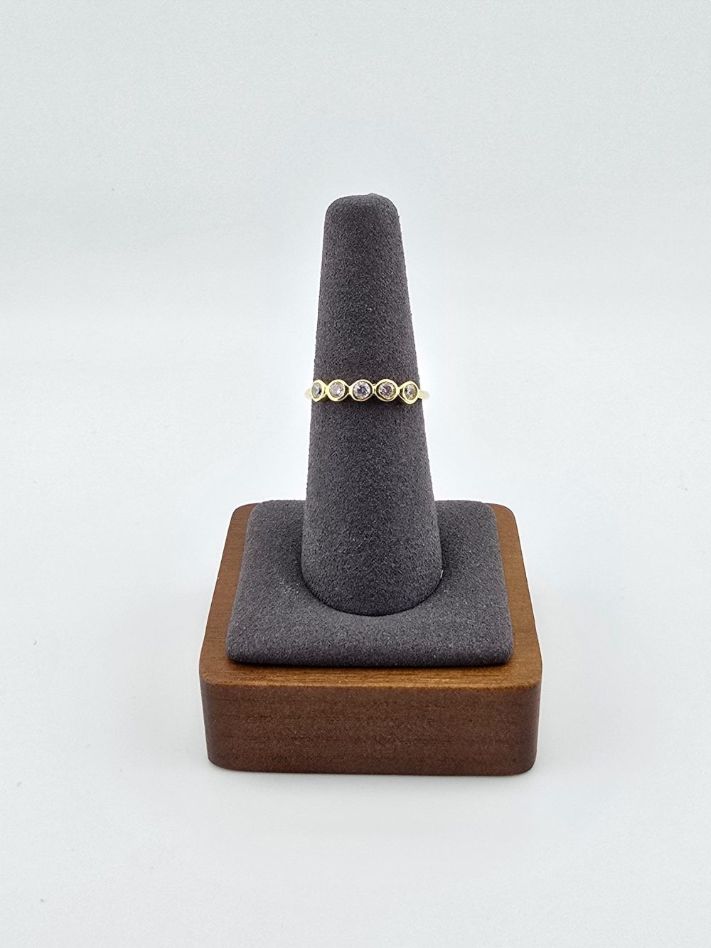Gold Five-Diamond ring - Image 8