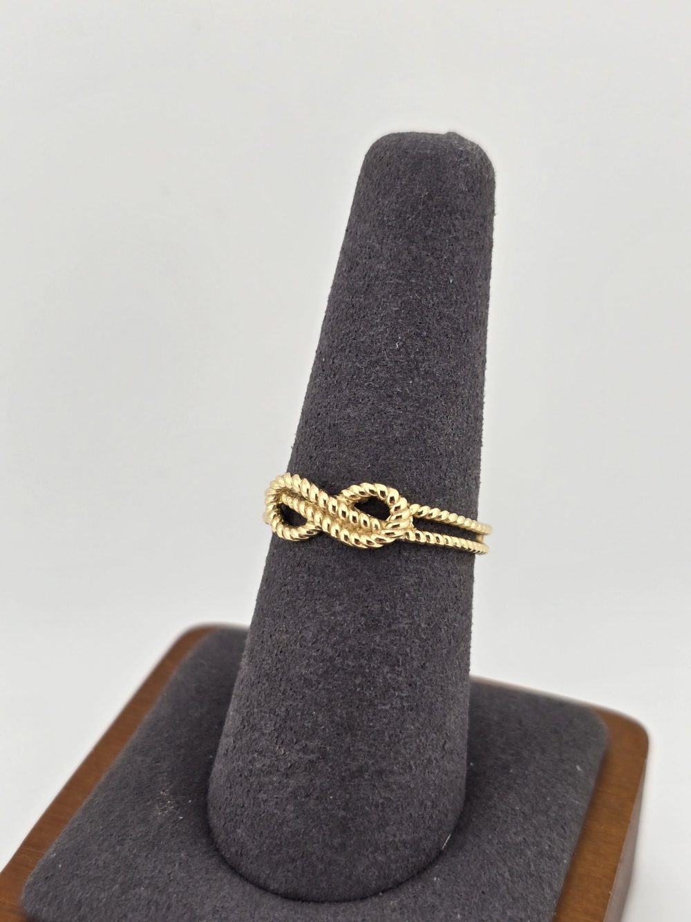 Elegant Twisted Rope Gold Ring - Image 10