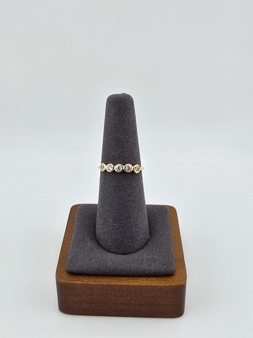 Gold Five-Diamond ring - Image 6